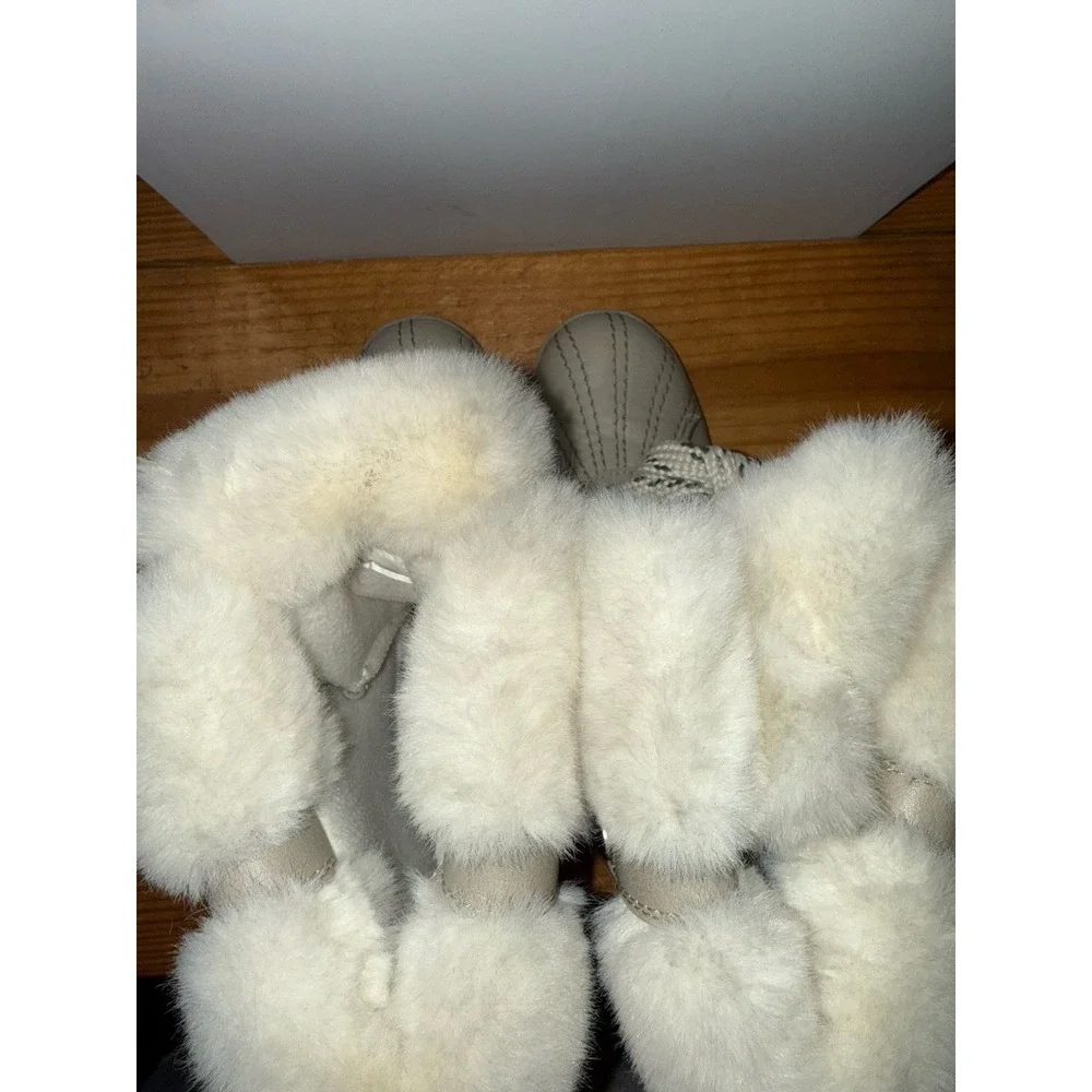 London Fog Winter‎ White Boots Ladies  Size 7, Style: Milly